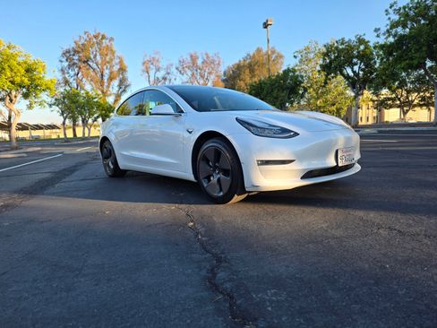 Used 2019 Tesla Model 3 Mid Range RWD image 1