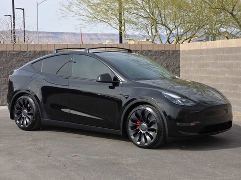 Used 2021 Tesla Model Y Performance image 3