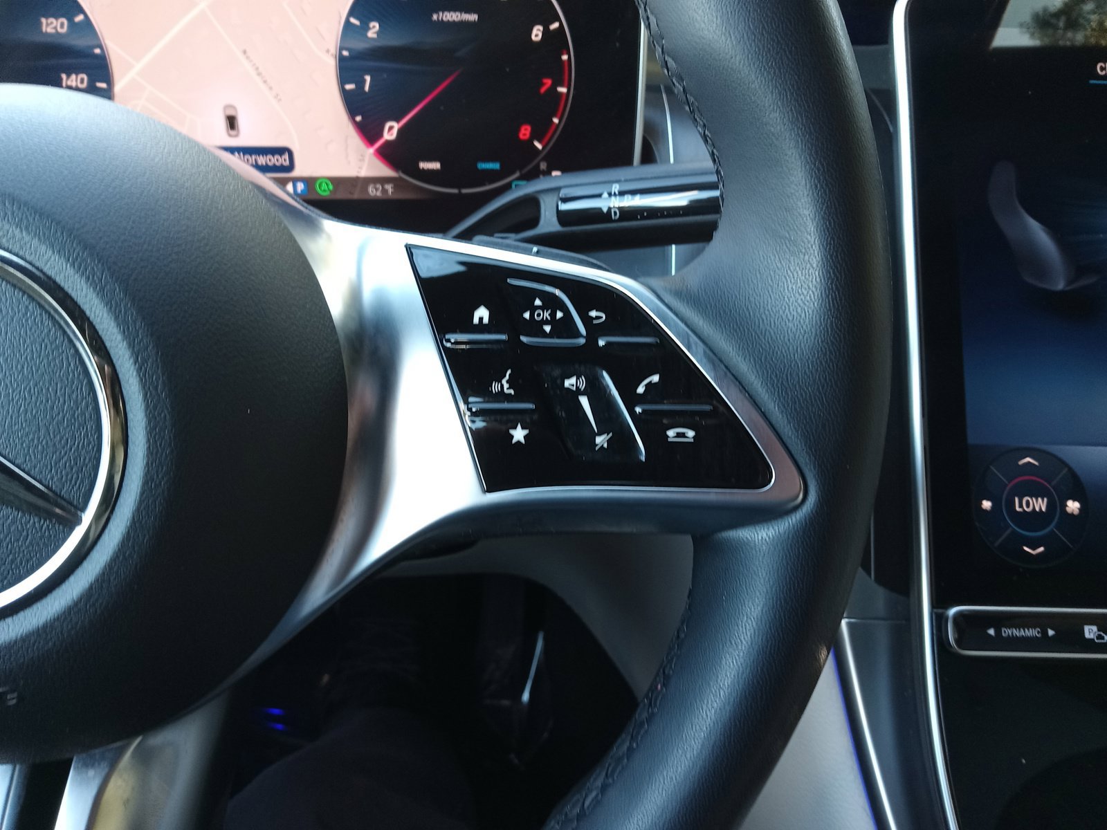 Used 2025 Mercedes-Benz GLC 300 4MATIC image 21