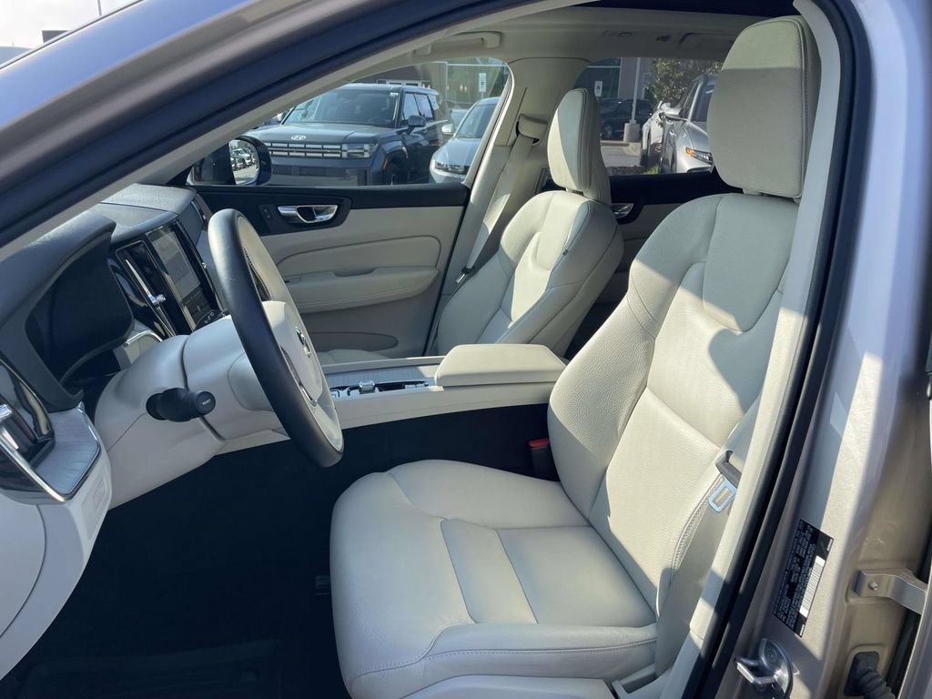 Used 2025 Volvo XC60 T8 Plus w/ Protection Package Premier AWD/4WD image 8