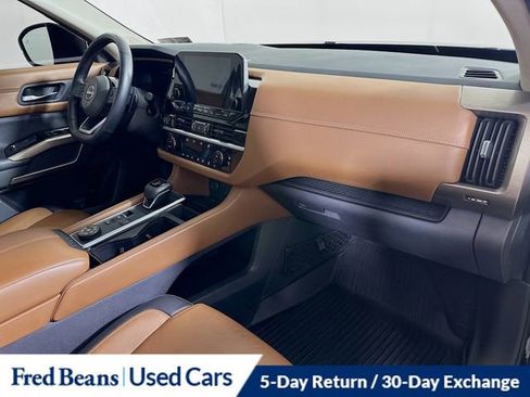 Used 2023 Nissan Pathfinder Platinum image 32