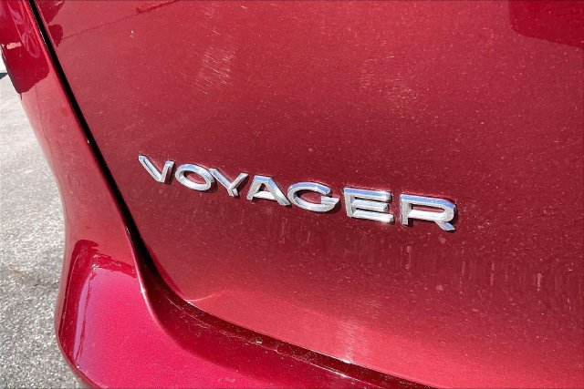 Used 2023 Chrysler Voyager LX FWD image 7