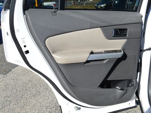 Used 2013 Ford Edge SEL image 27