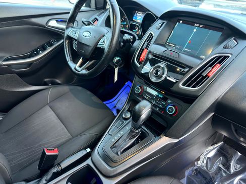 Used 2017 Ford Focus SEL w/ Cold Weather Package image 40