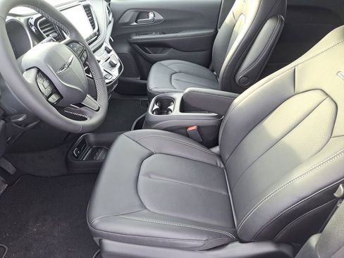 New 2026 Chrysler Pacifica Select w/ S Appearance Package image 17