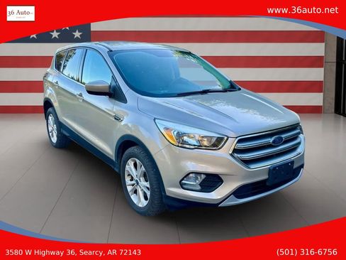 Used 2017 Ford Escape SE image 1