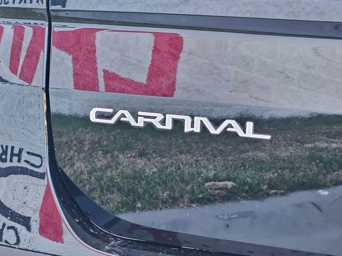 Used 2024 Kia Carnival LX image 30