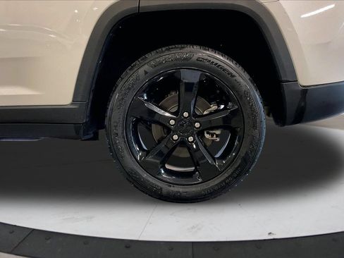 Used 2023 Jeep Grand Cherokee Altitude AWD/4WD image 36