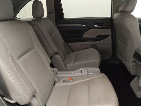 Used 2017 Toyota Highlander Limited image 19