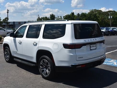 Used 2024 Jeep Wagoneer Series II w/ Flexible Seating Group RWD image 8