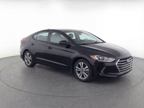 Used 2017 Hyundai Elantra SE image 2