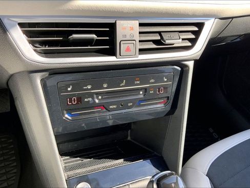 Certified 2025 Volkswagen Taos SE image 30