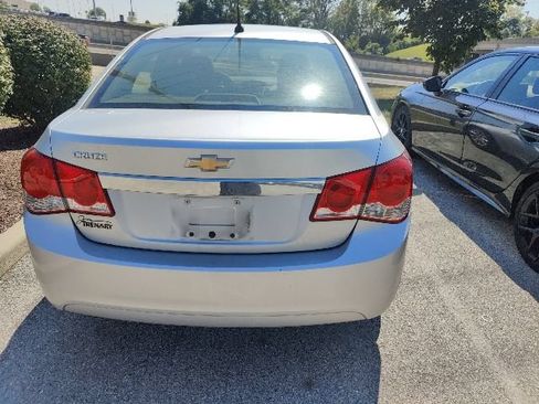 Used 2011 Chevrolet Cruze LS w/ Connectivity Package FWD image 9