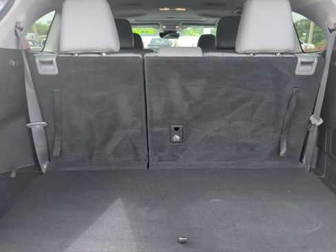 Used 2022 Toyota Highlander XLE FWD image 33