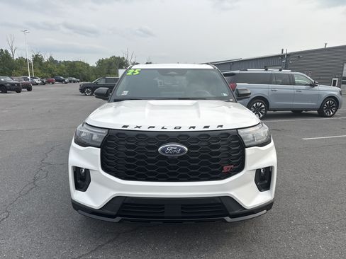 Used 2025 Ford Explorer ST AWD/4WD image 9