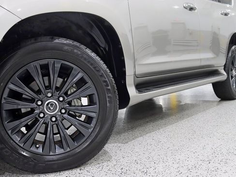 Used 2023 Lexus GX 460 Premium w/ Accessory Package image 4