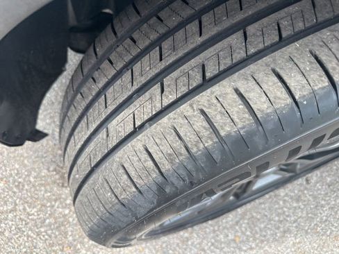 Used 2017 Ford Explorer XLT w/ Equipment Group 202A FWD image 31