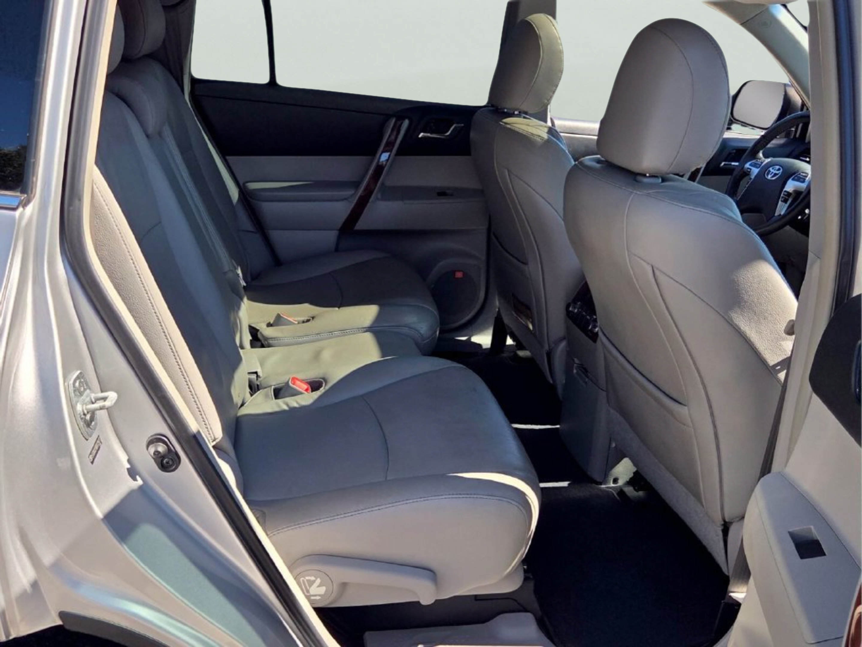 Used 2013 Toyota Highlander Limited AWD/4WD image 16