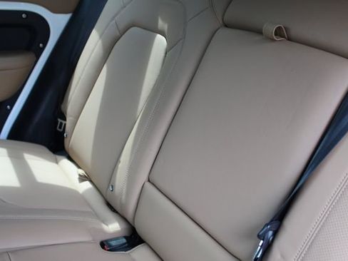 Used 2025 Land Rover Defender 110 X-Dynamic SE image 24