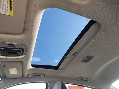 Used 2025 Hyundai Elantra Limited image 16