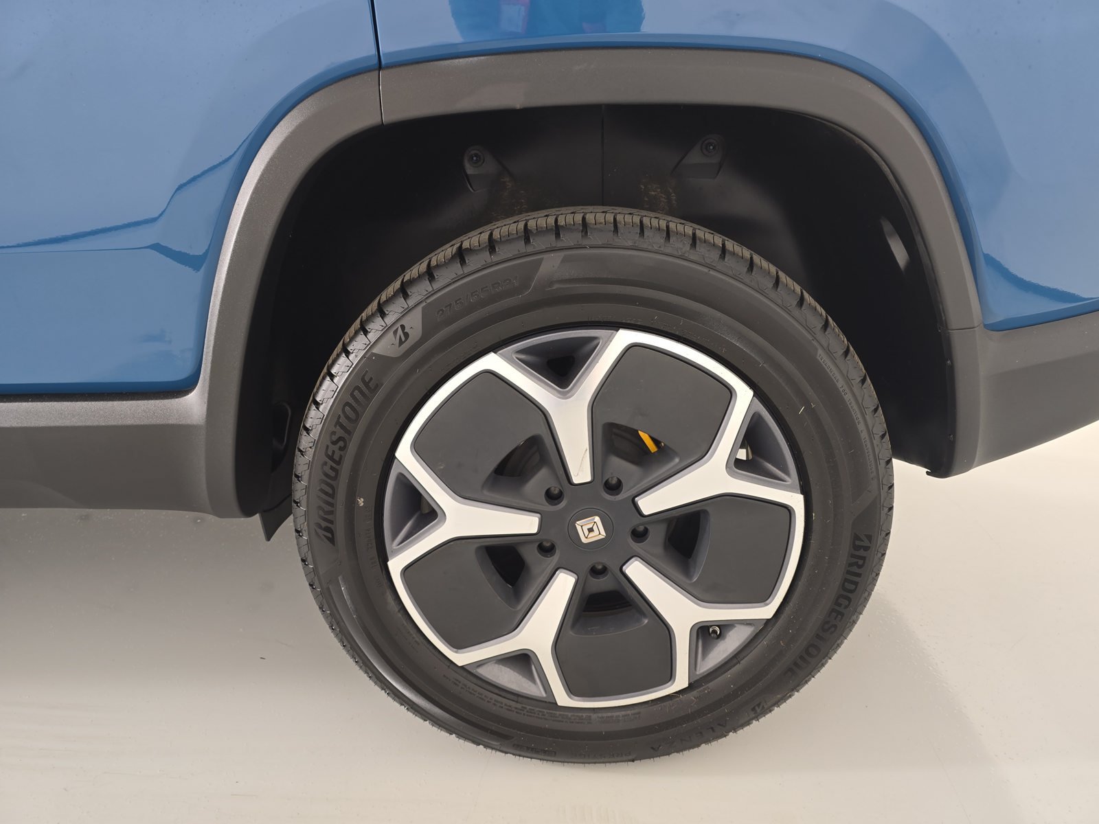Used 2023 Rivian R1S Adventure Quad AWD/4WD image 10