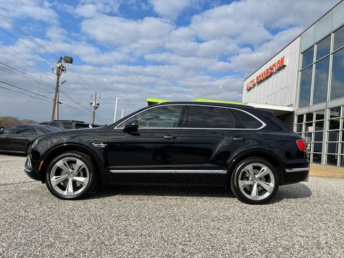 Used 2018 Bentley Bentayga Mulliner image 3