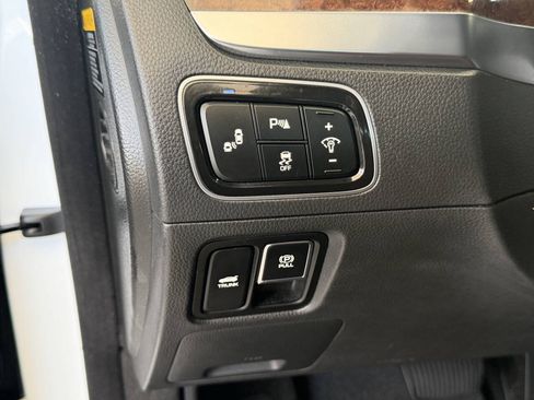 Used 2014 Hyundai Equus Signature RWD image 19