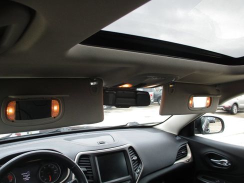 Used 2016 Jeep Cherokee Limited w/ Luxury Group image 39