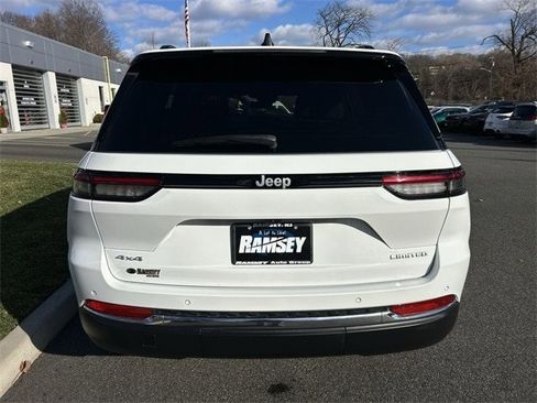 Certified 2024 Jeep Grand Cherokee Limited image 25