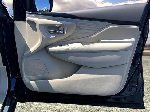 Used 2018 Nissan Murano Platinum w/ Cargo Package FWD image 28