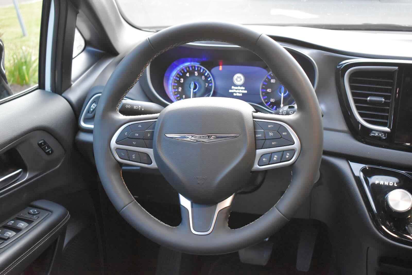 Used 2025 Chrysler Pacifica Select FWD image 17