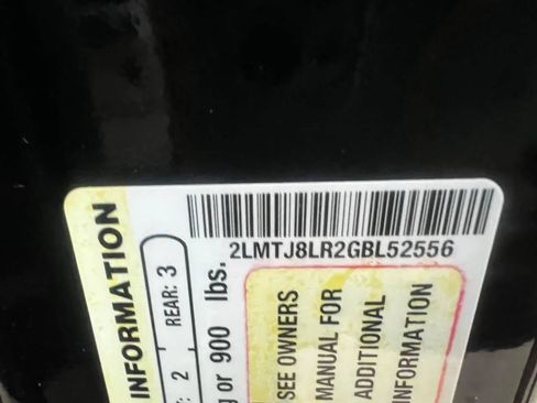 Used 2016 Lincoln MKX Reserve w/ Driver Assistance Package image 26