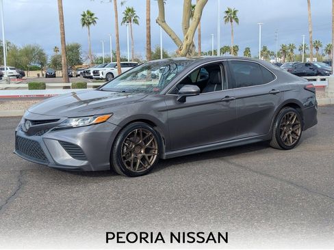 Used 2020 Toyota Camry SE w/ Blackout Package image 1