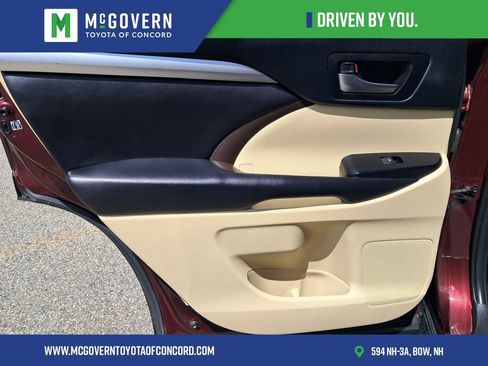 Used 2019 Toyota Highlander XLE AWD/4WD image 15