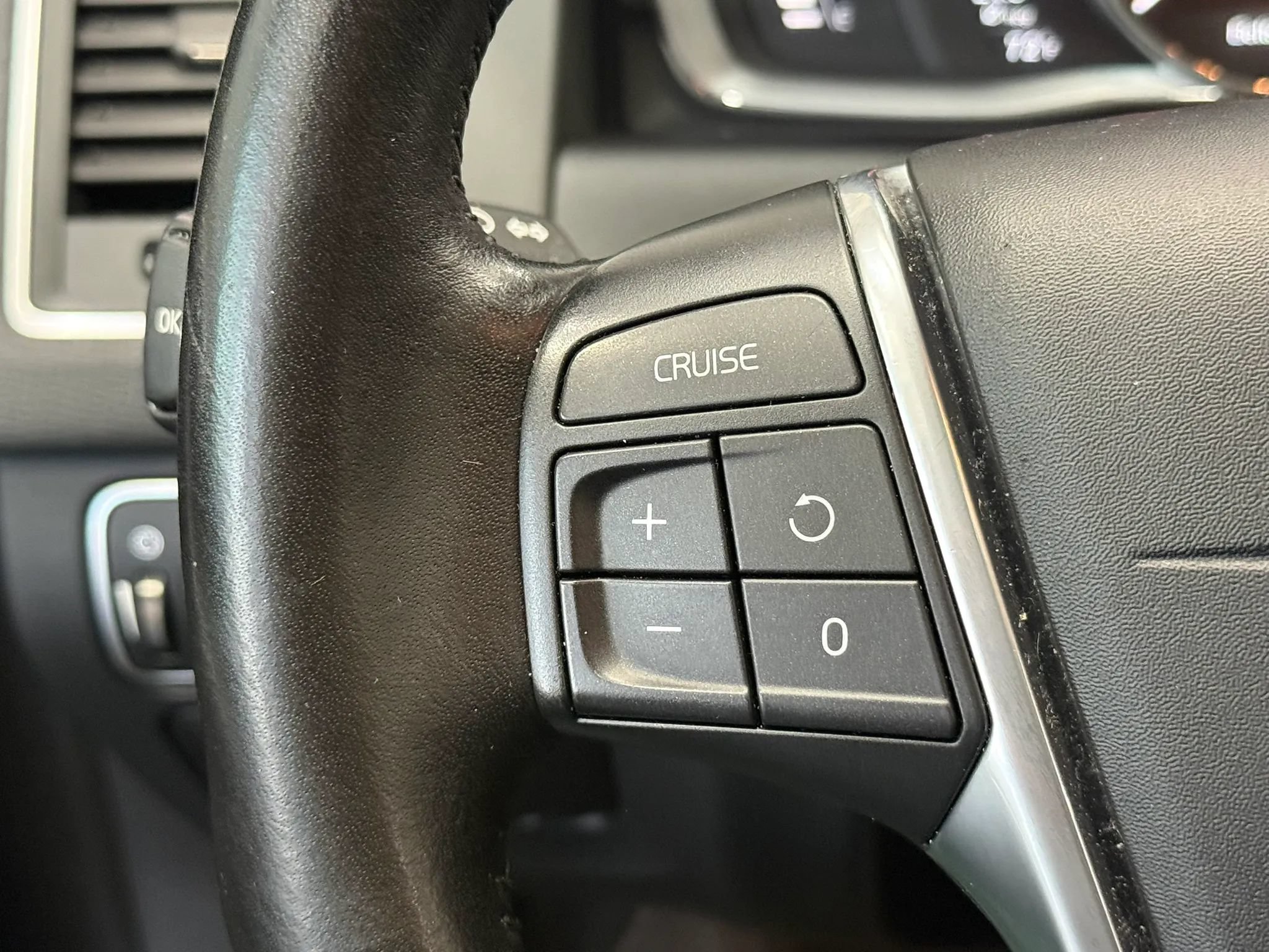 Used 2017 Volvo XC60 T6 Dynamic w/ Preferred Option Package AWD/4WD image 44