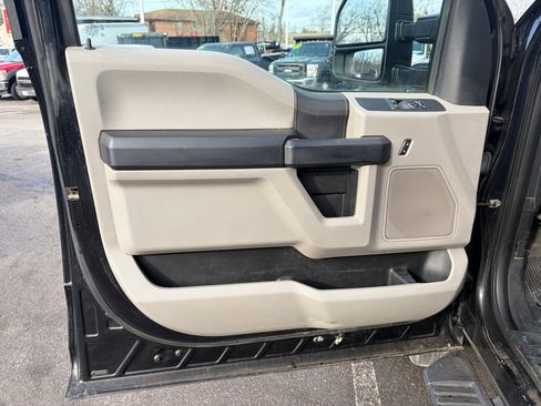 Used 2018 Ford F550 4x4 Regular Cab Super Duty image 19