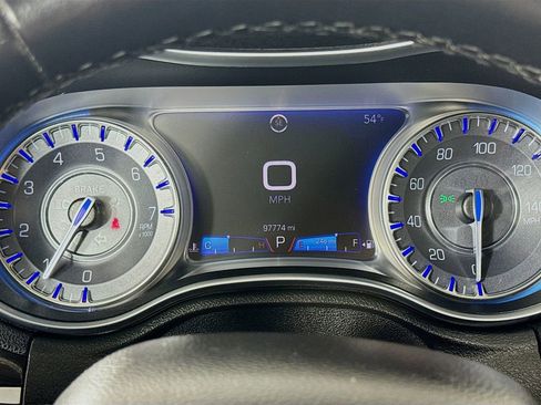 Used 2015 Chrysler 300 Limited w/ Driver Convenience Group image 16