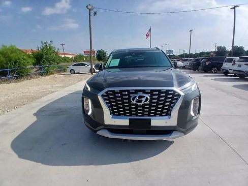 Used 2022 Hyundai Palisade Limited FWD image 2