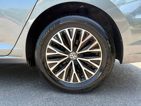Used 2020 Volkswagen Jetta SE w/ SE Cold Weather Package FWD image 13