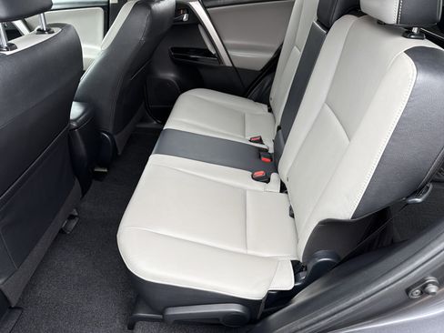 Used 2018 Toyota RAV4 Limited image 21