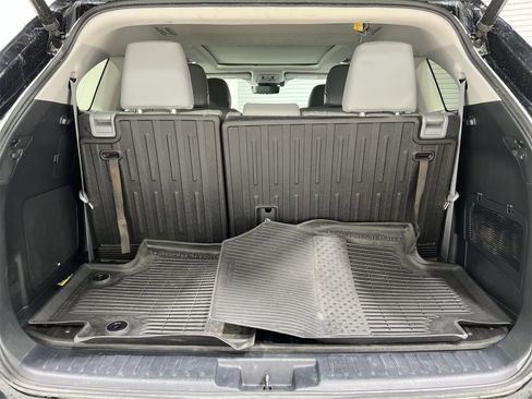 Used 2023 Toyota Highlander Platinum image 24