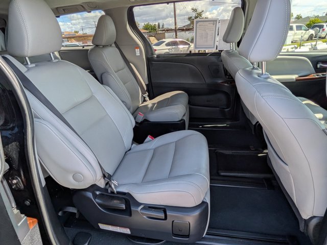 Used 2020 Toyota Sienna Limited w/ Carpet Mat Package FWD image 7