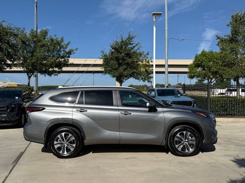 Used 2026 Toyota Highlander XLE AWD/4WD image 6