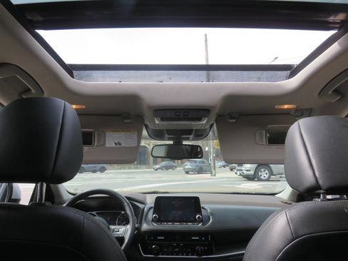 Used 2021 Nissan Rogue SL image 12