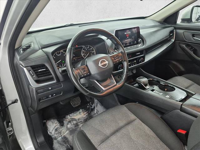 Used 2025 Nissan Rogue SV FWD image 10