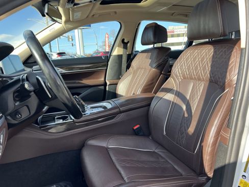 Used 2022 BMW 740i xDrive w/ Premium Package image 13