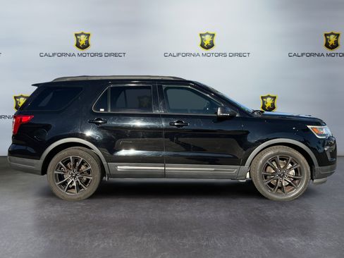 Used 2018 Ford Explorer XLT w/ Equipment Group 202A image 6