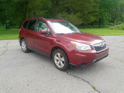 Used 2014 Subaru Forester 2.5i Premium w/ All-Weather Package AWD/4WD image 2