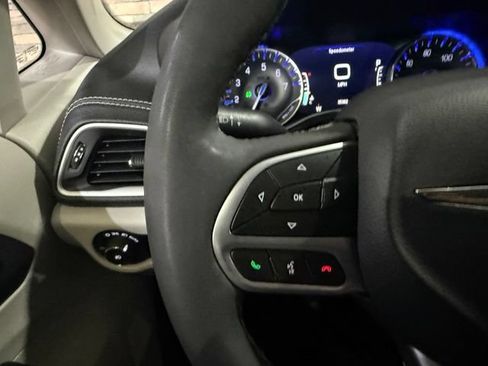Used 2022 Chrysler Pacifica Touring-L AWD/4WD image 14