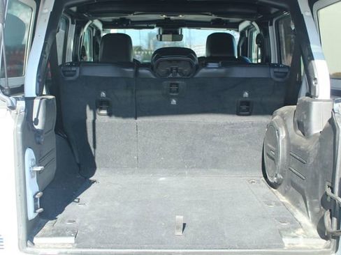 Used 2019 Jeep Wrangler Unlimited Rubicon image 12